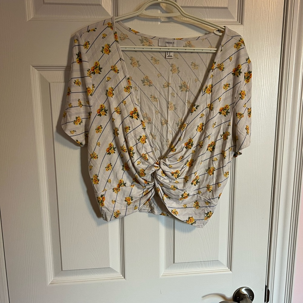 White crop top with yellow flowers - forever 21 - 2X/3X